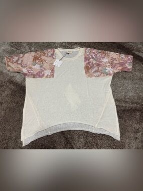 Davis and Dani Sparking In Summer Tee